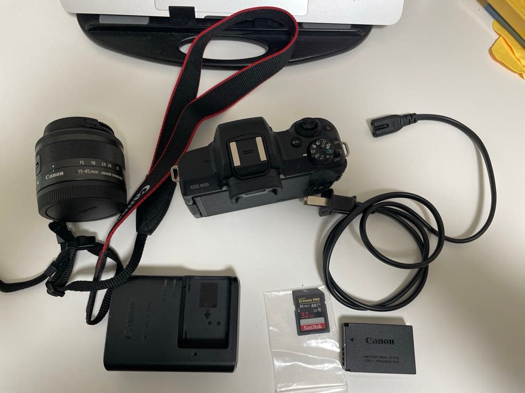 【シャッター数100回・日本製】Canon EOS M50 (Kiss M)