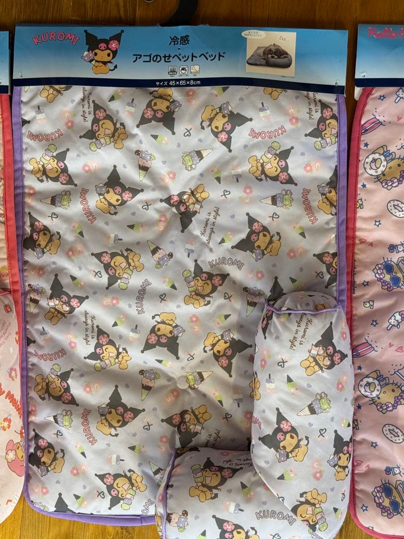 【新品】サンリオ 日焼け キティ マイメロ クロミアゴのせペットベッド　犬