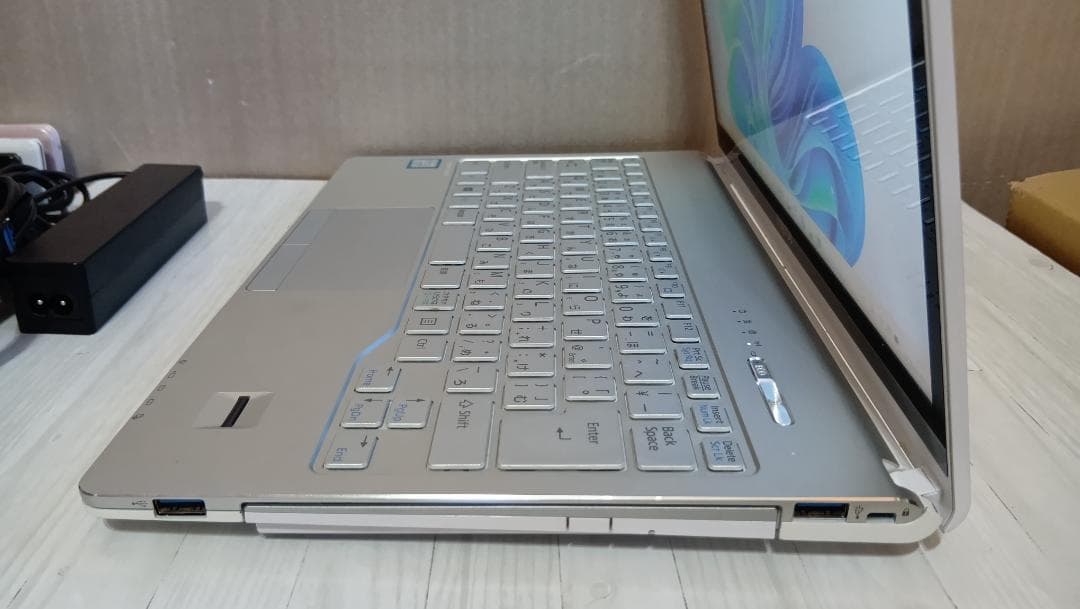 キーボードジャンク Fujitsu Lifebook SH90/B1 7世代i5