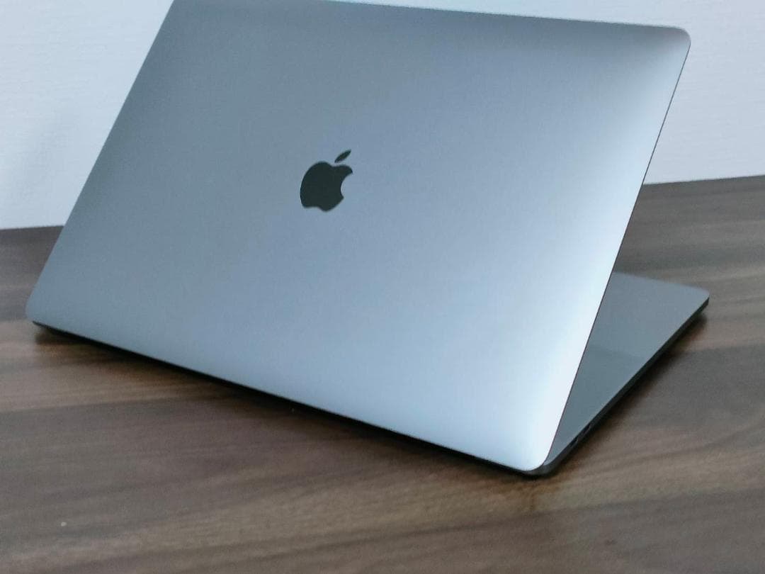 充電30回MacBook Pro 2019 15インチ i7 32G美品 B1