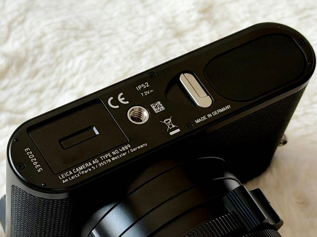 【極美品】Leica Q2 豪華付属品セット（除湿庫保管／予備電池／SF40等）