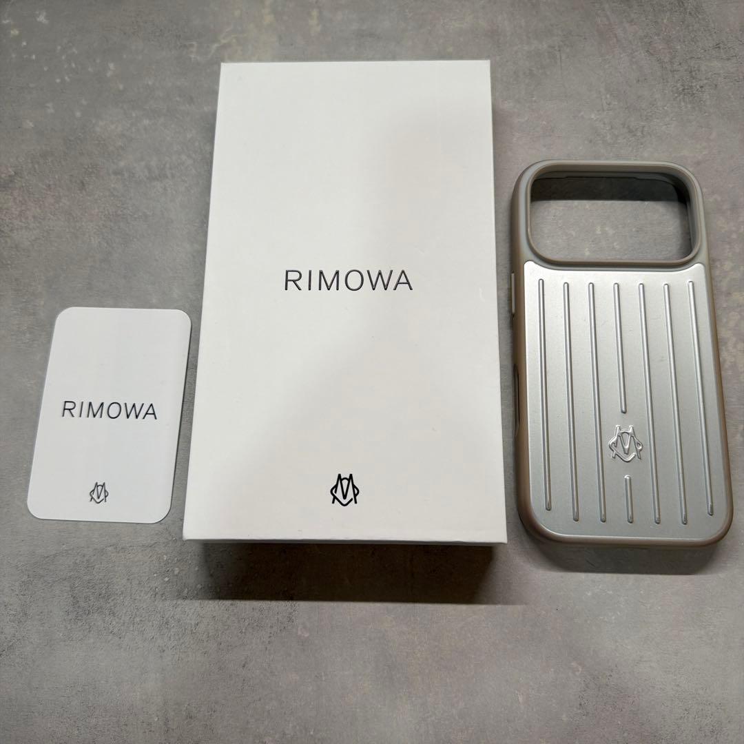 RIMOWA リモワ　iPhone 17 pro ケース　シルバー