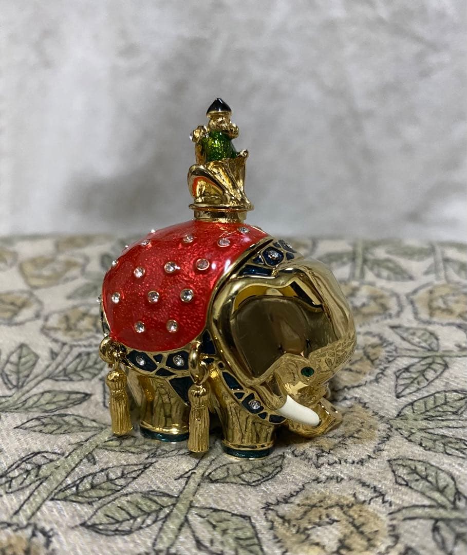 エスティローダー 〈限定版〉Perfume compact(練香水)