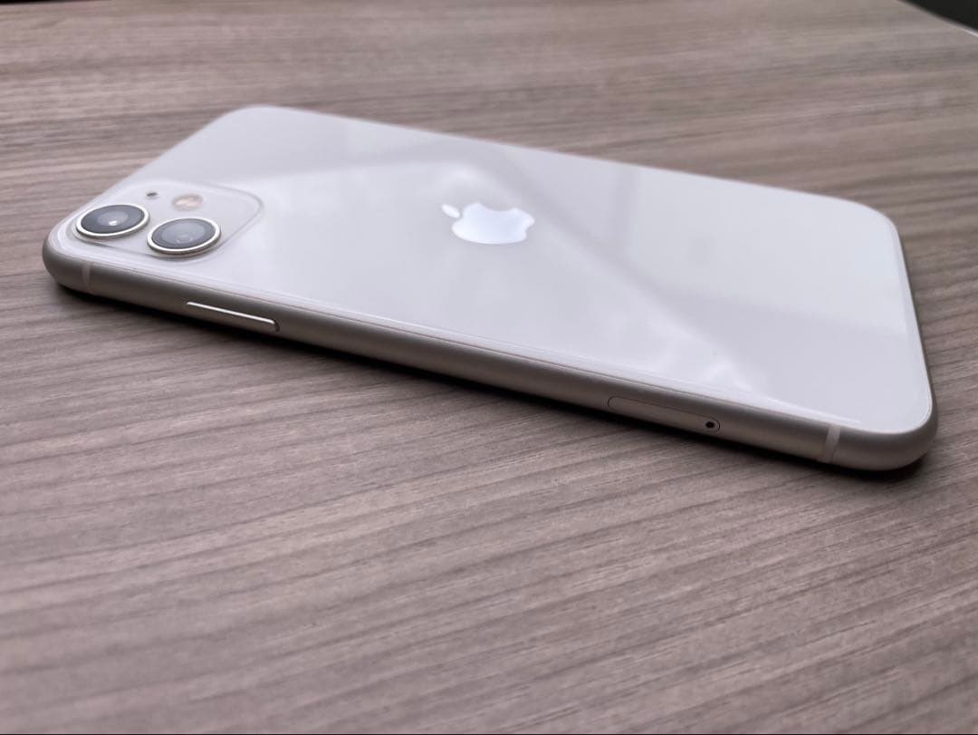 iPhone11 ホワイト 本体　64GB SIMフリー スマホ 初期化済み