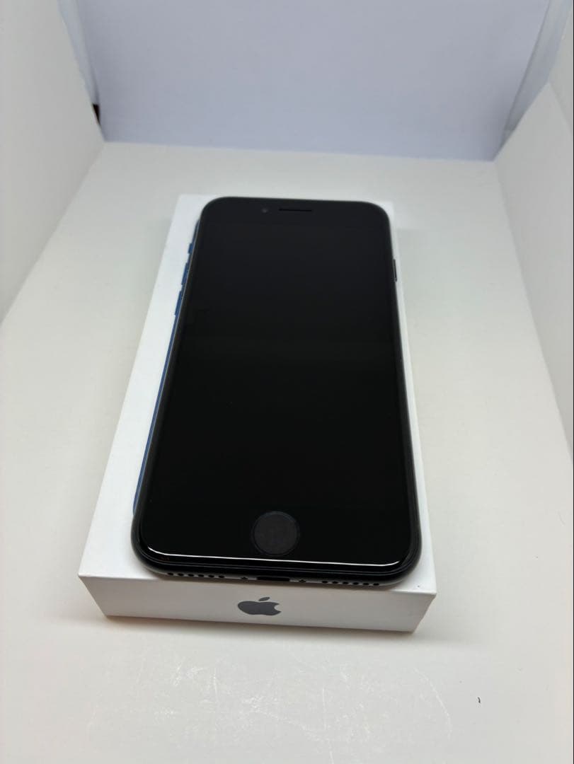 【極美品】iPhoneSE3 ホワイト　64G SIMフリー　新品バッテリー
