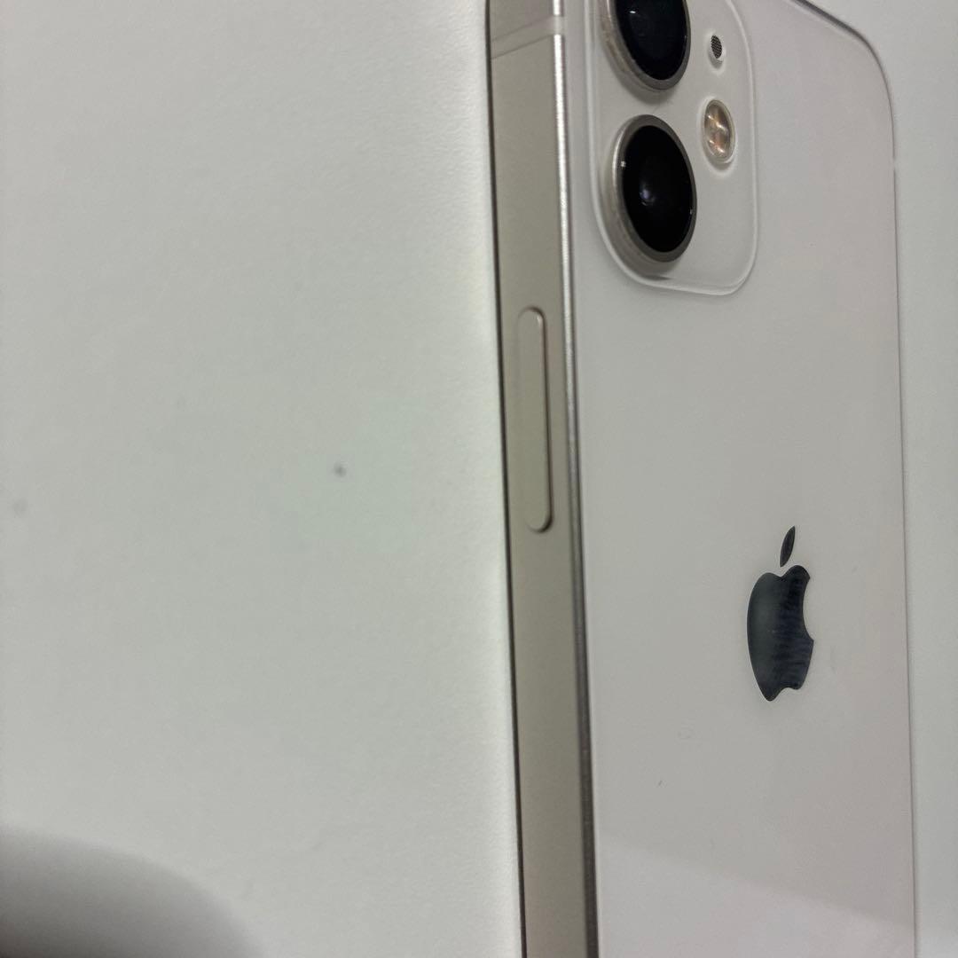 ホワイト スマートフォン USB-Cポート