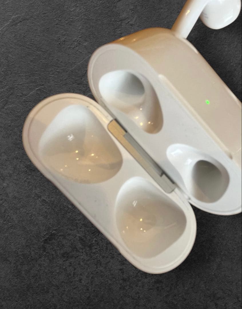 Apple  純正 AirPods 機種不明