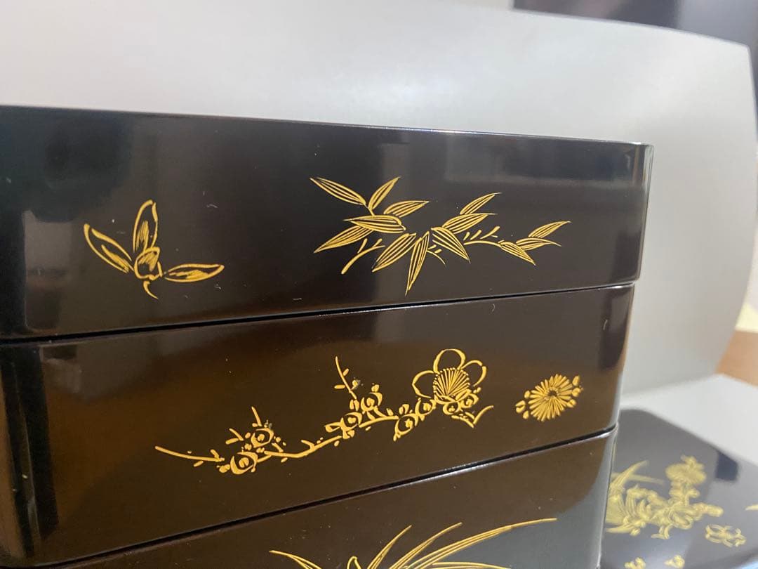 輪島塗　沈金彫　重箱　4段