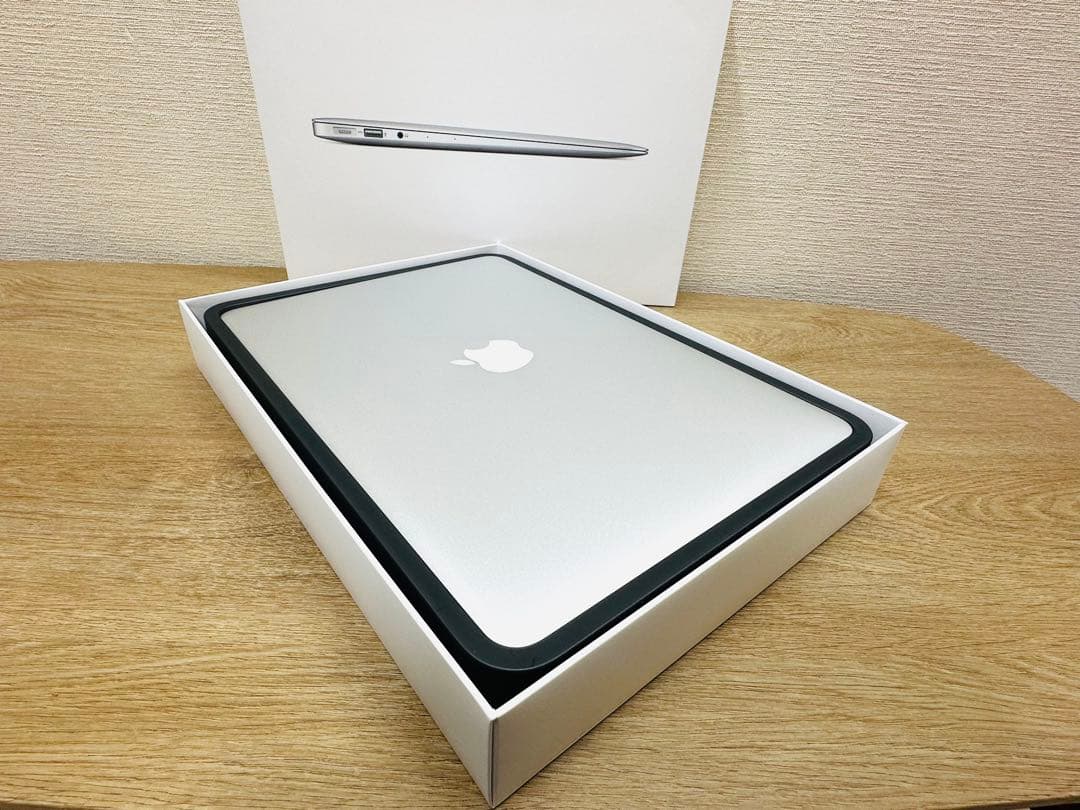 MacBook Air【MacOS2022年／MacOffice／新品バッテリー