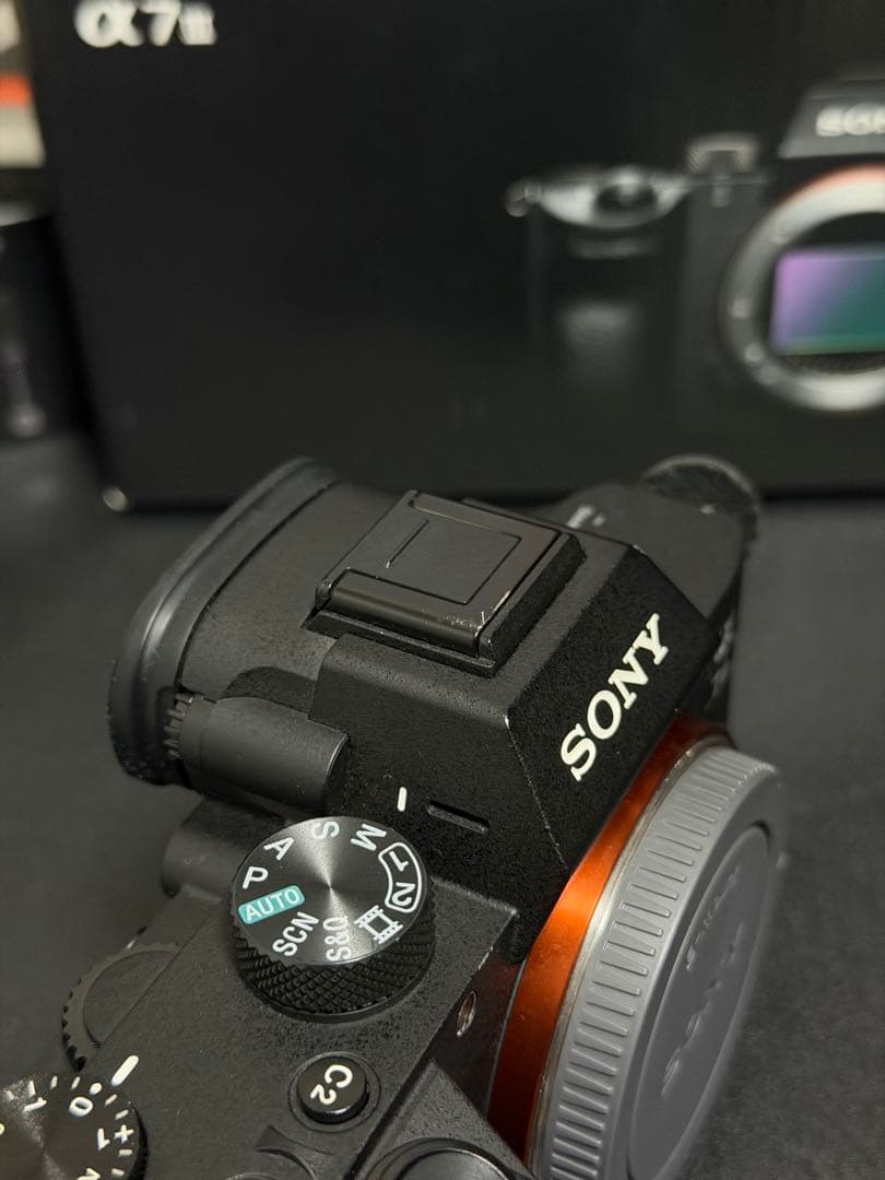 SONY α7 III 本体+バッテリーx2 +充電器　シャッター枚数5504枚