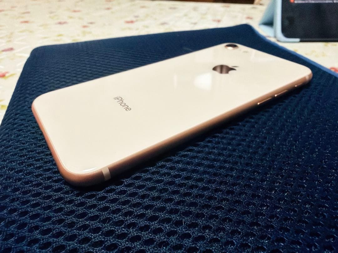 【美品】【SIMフリー】Apple iPhone 8 ゴールド 64GB