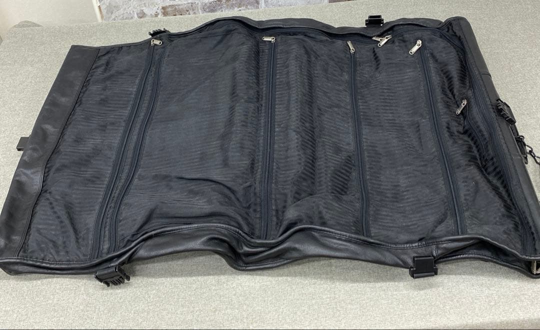 ③N985＊ TUMI ガーメントバッグ ブラック 大容量