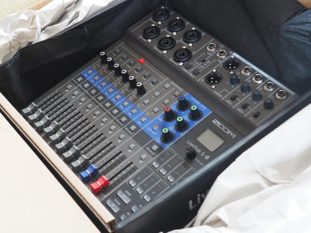 【新品・メーカー交換品】Zoom LiveTrak L-8 デジタルミキサー