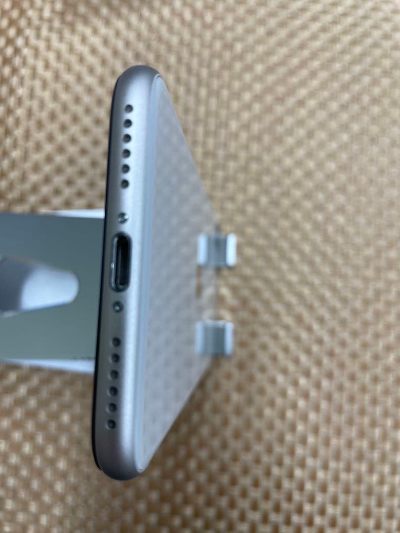 iPhone SE第3世代 64GBスターライトSIMフリー【3986】