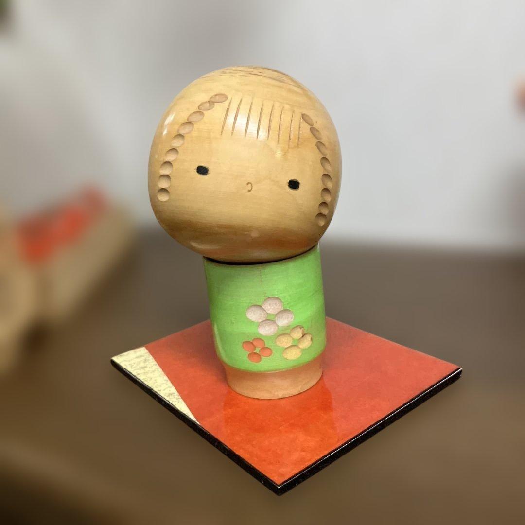木製こけし人形 緑色の衣装