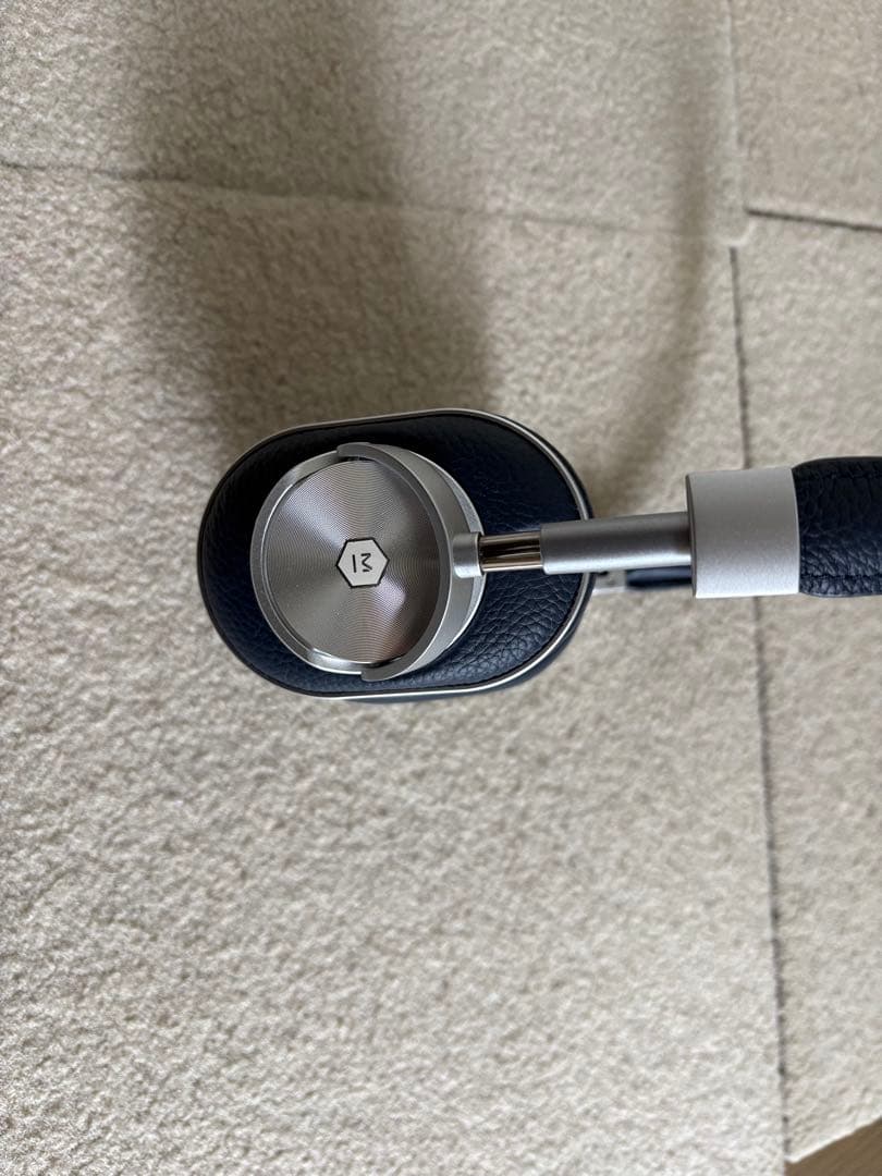 Master ＆ Dynamic MW60