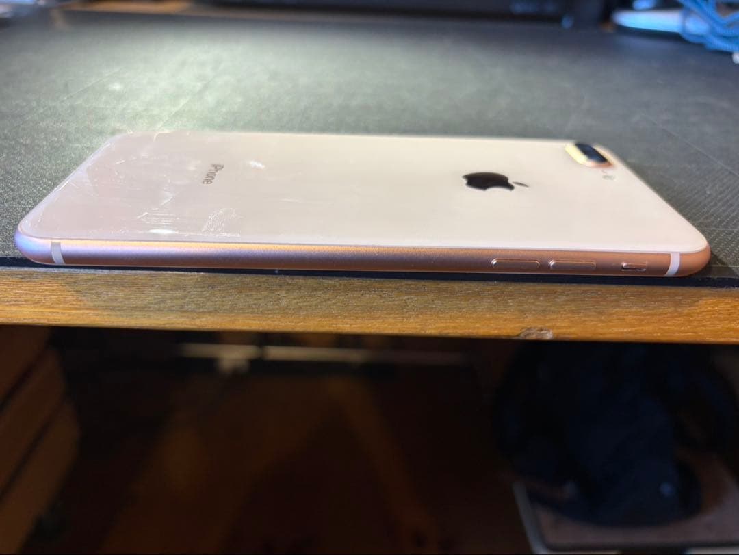 sahara　iPhone 8Plus ピンクゴルード256 GB au