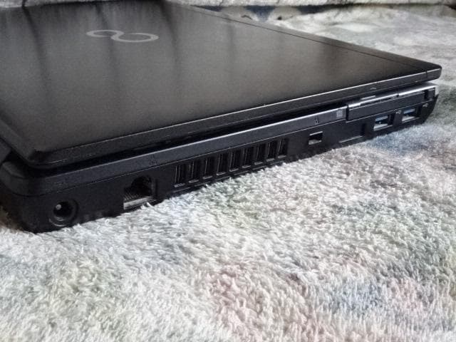 速い 富士通LIFEBOOK P772 12.1インチ　SSD240 win11