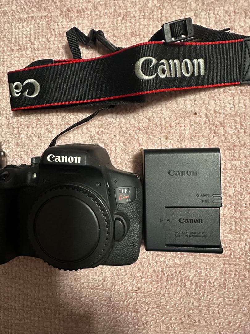 Canon EOS X8i デジタル一眼レフカメラ