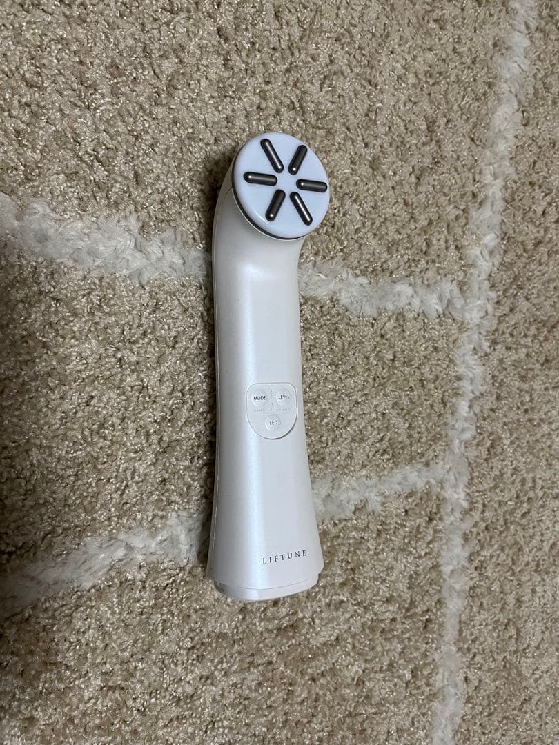 LIFTUNE 美顔器　ホワイト　箱・充電器・スタンド付き