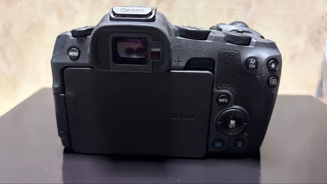 Canon EOS R8とRF 15-35mmF2.8L IS USMのセット