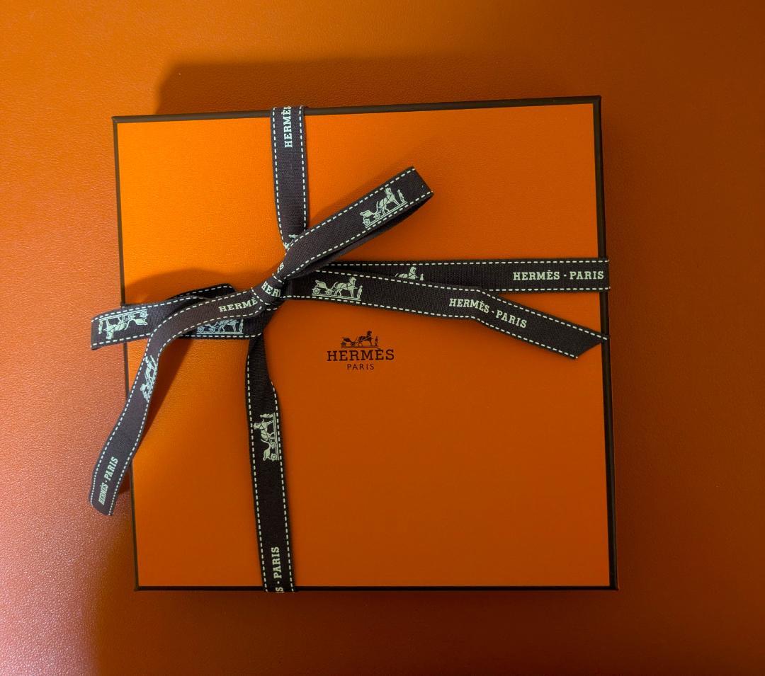 新品・未使用！　HERMES 　エルメス　カレ・タオル《ヴィス・ヴェルサ》