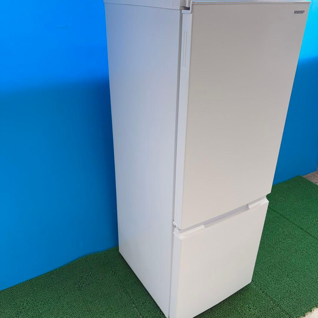 833自炊する方にオススメ！SHARP　冷蔵庫　179L　小型　一人暮らし
