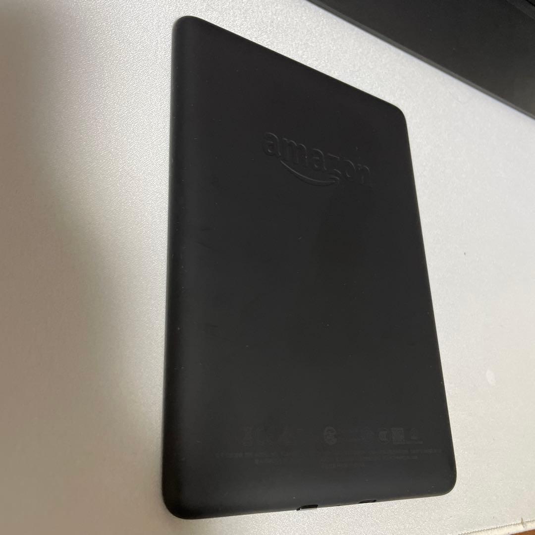 Kindle PaperWhite 10世代8GB 　広告あり　本体＋ケース付き