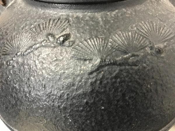 Y 中古 南部鉄瓶 南部鉄器 やかん 松の木模様 和風 工芸品 骨董品 S