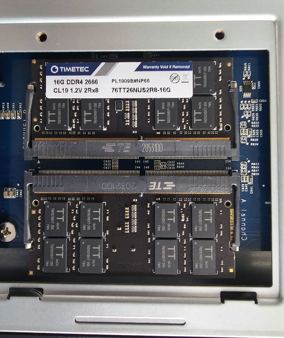 Synology DS1821+ 8ベイ NAS 32GB　10GbE 増設済み