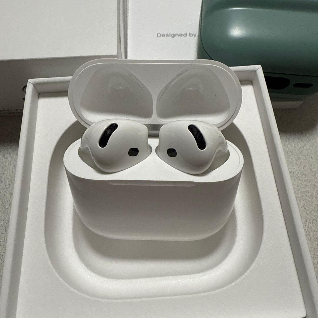 週末値下AirPods 4 【ケース付】/アクティブノイズキャンセリング機能搭載
