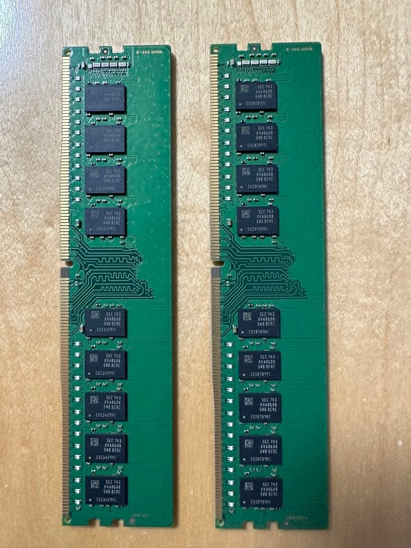 M391A2K43BB1-CR　メモリ　16GB　二枚