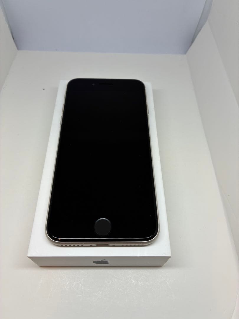 【超美品】iPhone SE3 64GB 白　SIMフリー　新品画面、バッテリー