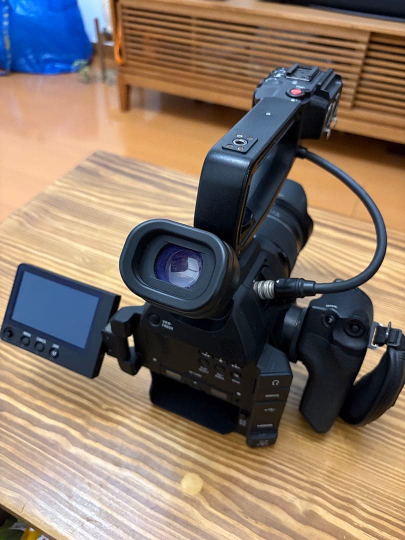 Canon EOS C100 Mark II レンズ有り