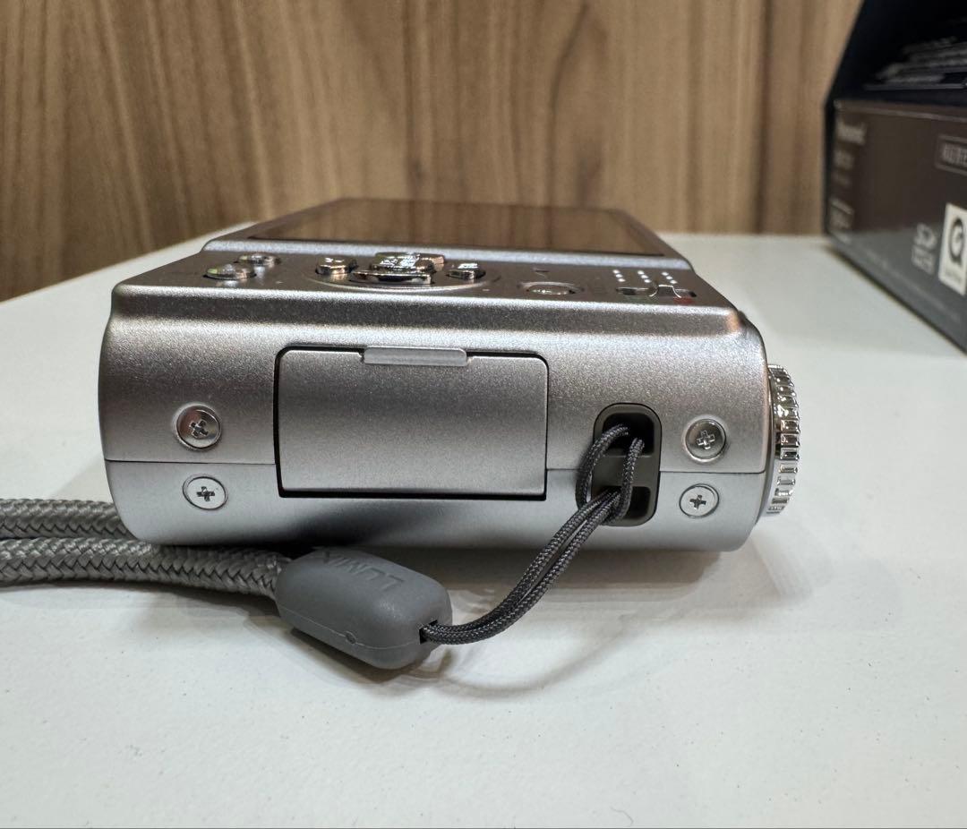 【極美品】Panasonic LUMIX DMC-ZX1 シルバー デジカメ