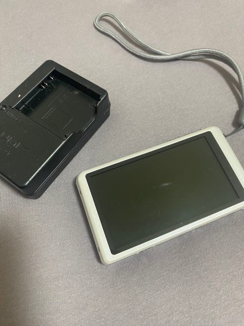 美品　LUMIX デジタルカメラ DMC-FX77