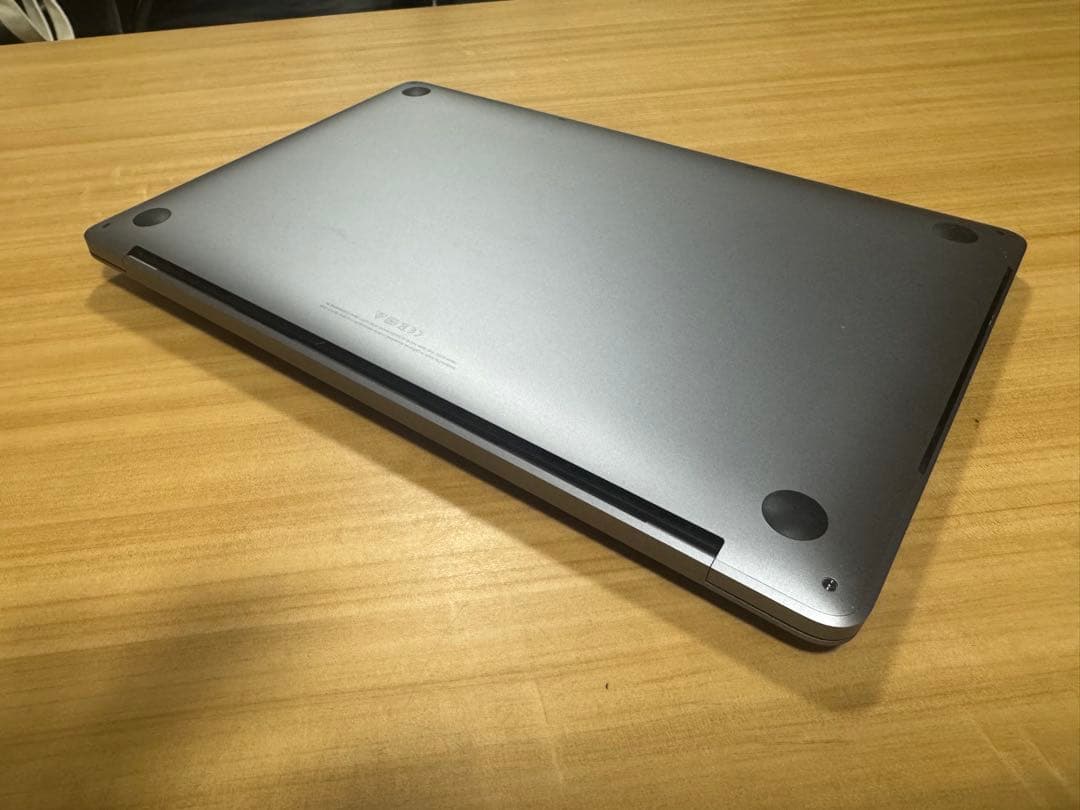 MacBook Pro 2020年　i5. 16gb. 512gb.