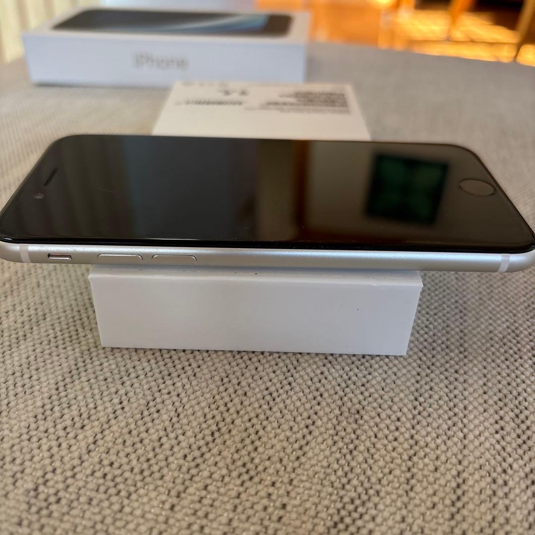 Apple iPhone SE (第2世代) ホワイト・ブラック