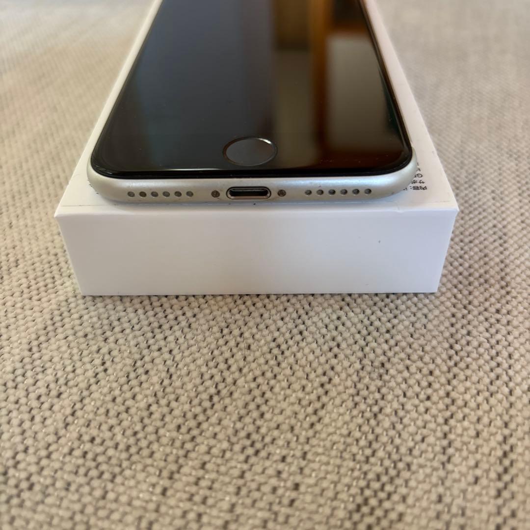 Apple iPhone SE (第2世代) ホワイト・ブラック