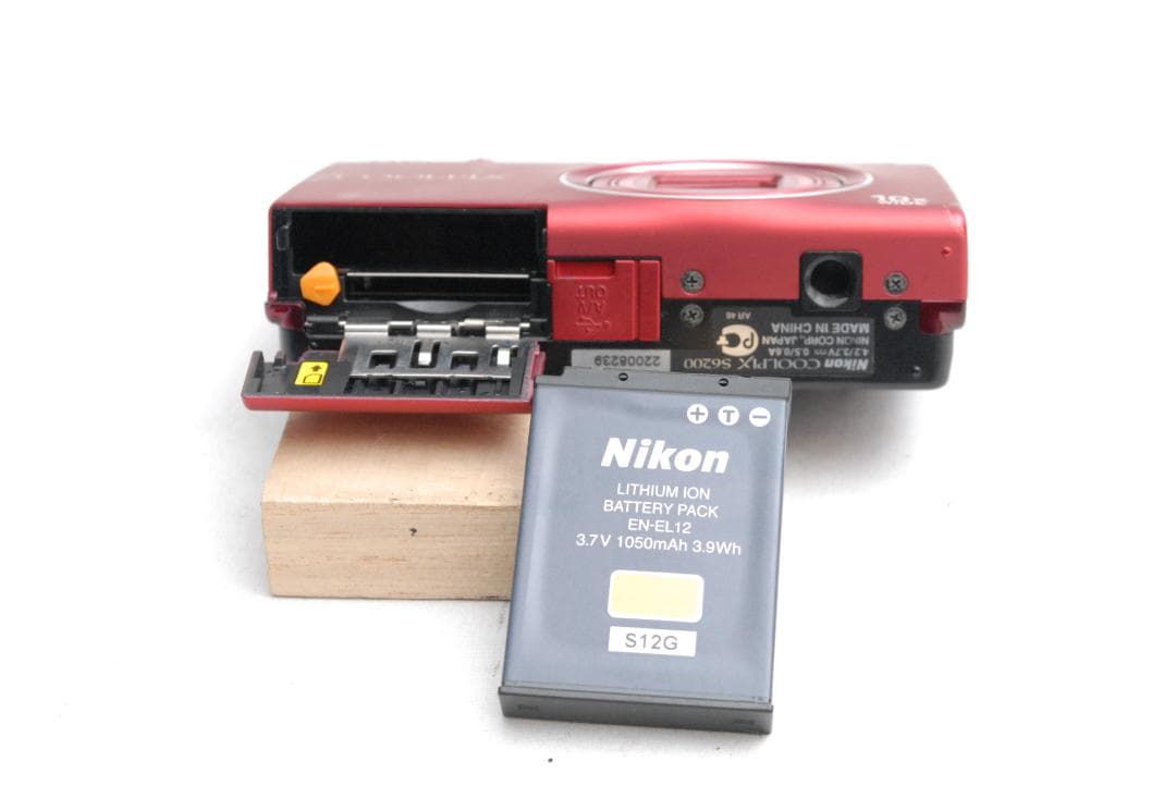 Nikon COOLPIX S6200 (良品）