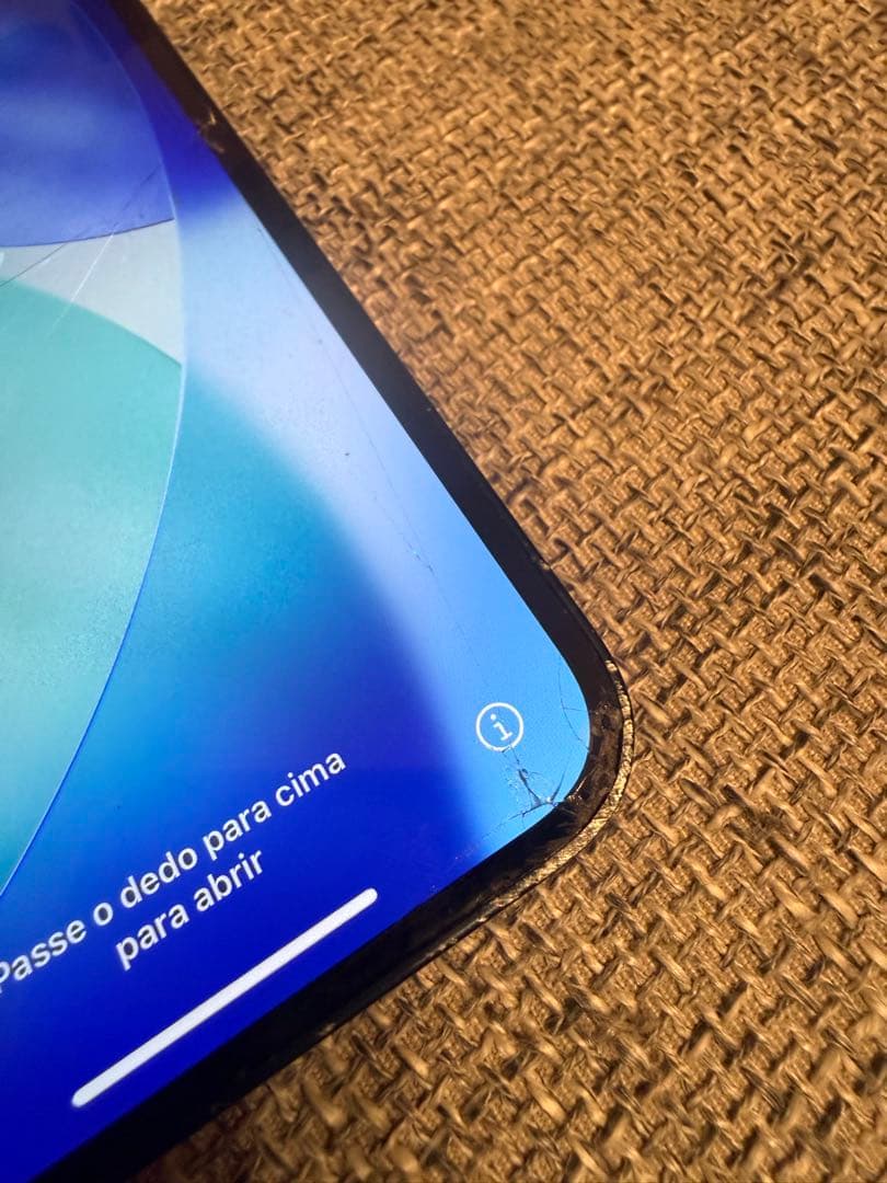 Apple iPhone 13 ミッドナイト ひび割れあり