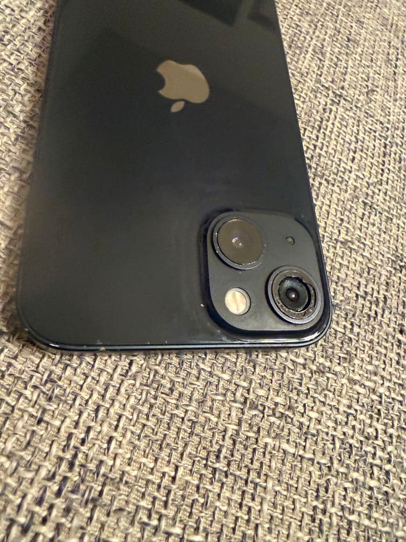 Apple iPhone 13 ミッドナイト ひび割れあり