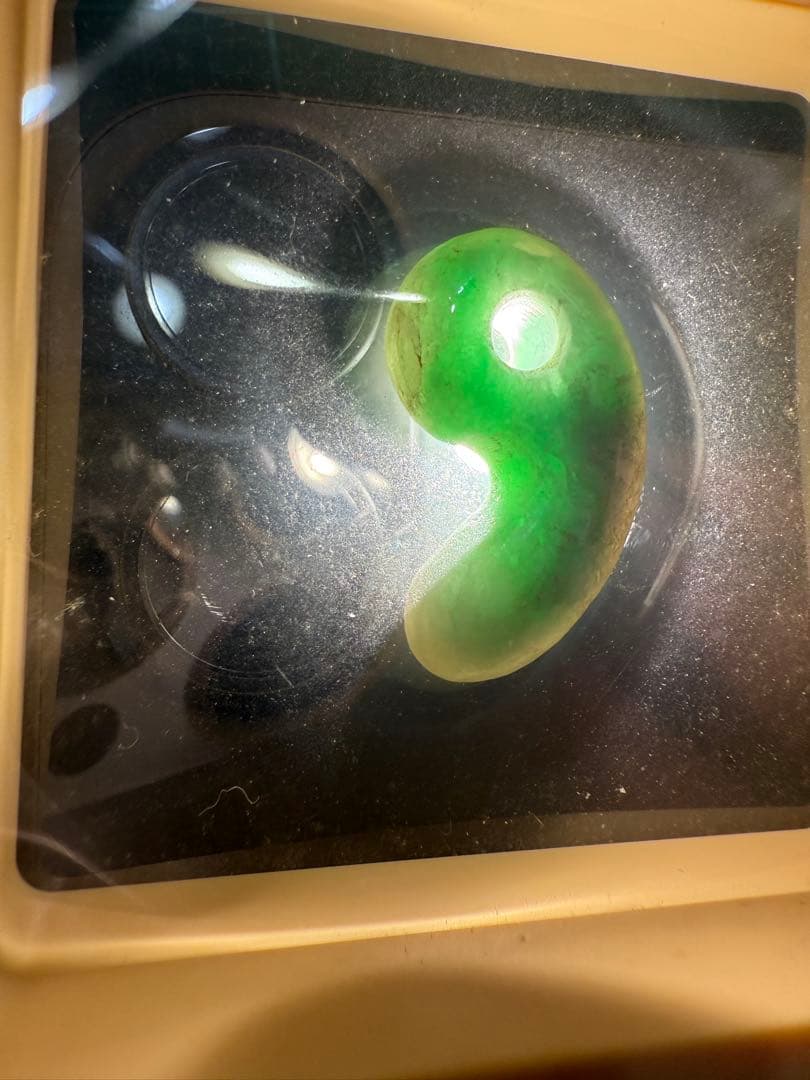 糸魚川翡翠‼️勾玉‼️ 透光性抜群‼️5.3g‼️送料無料‼️破格出品‼️
