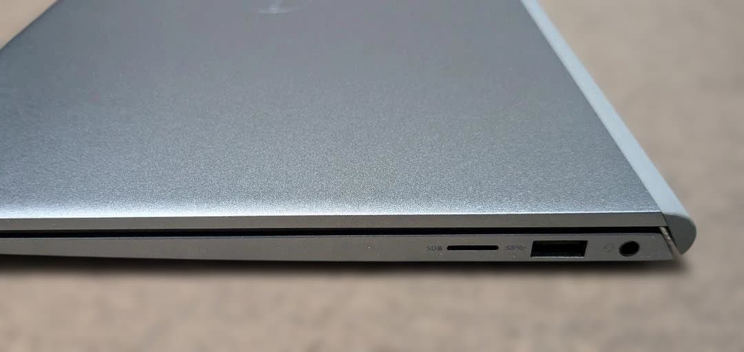 美品おまけ付 Inspiron 14 5405 メモリ32GB SSD512GB