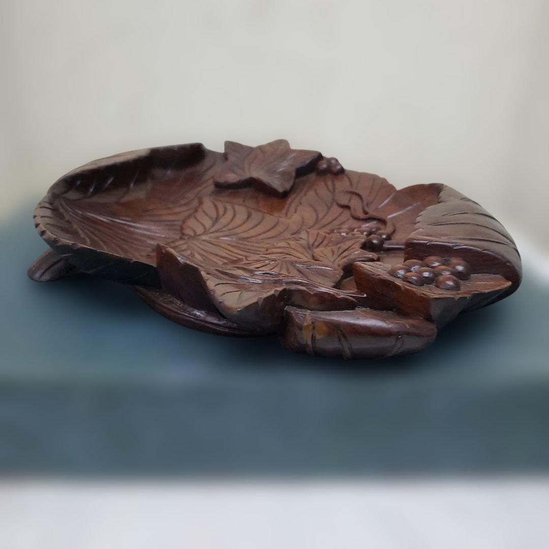 蔵出し特価　紫檀無垢材立体削り出し　木製葉型皿 ブドウ彫刻31×25×4cm