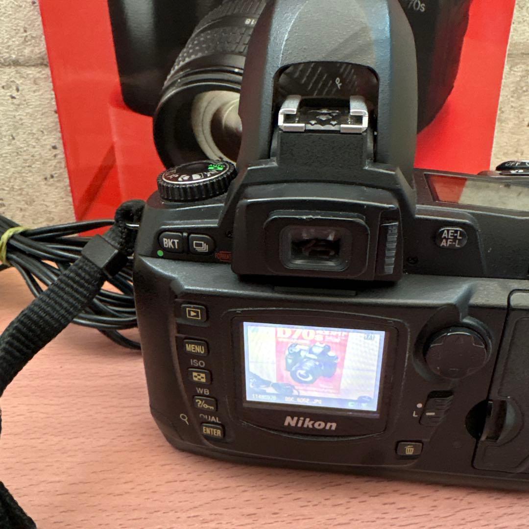 Nikon D70 デジタル一眼レフカメラ　NIKKOR 35-70mm