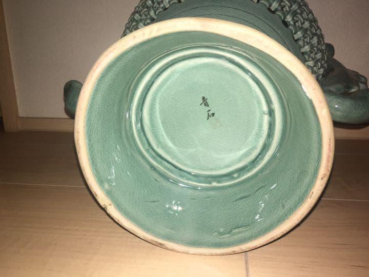 青磁の壺