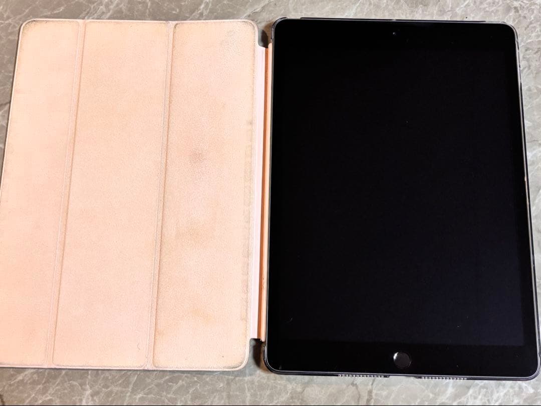 ミ*ト様 iPad第8世代128GBスペースグレー　ケースカバー付