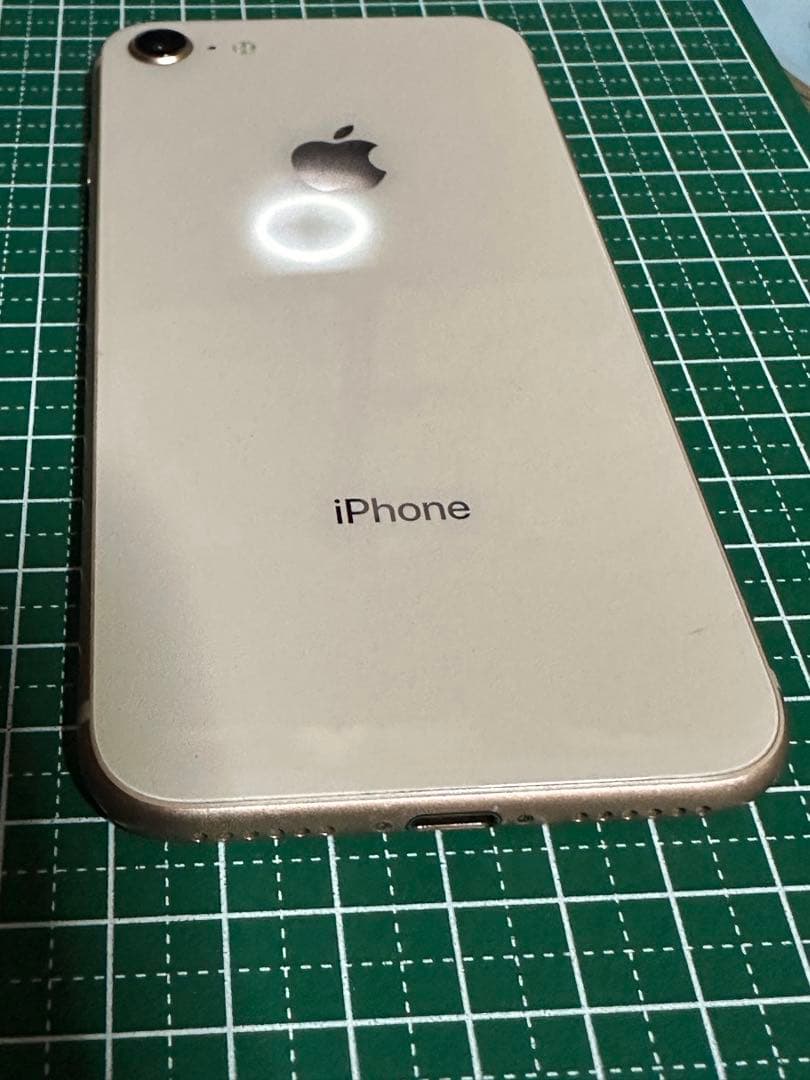 Apple iPhone8 64GB au ゴールド