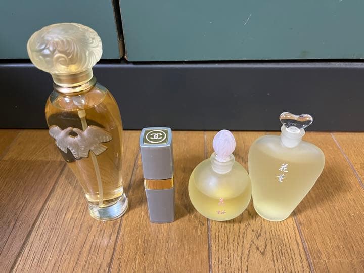 香水　シャネル　資生堂
